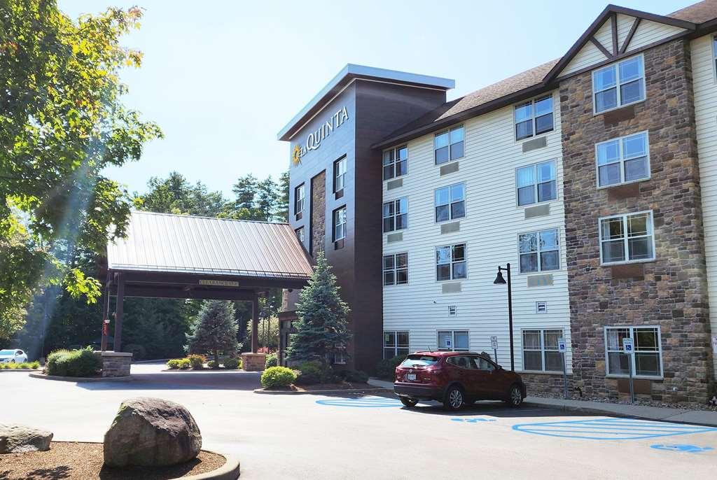 La Quinta Inn & Suites By Wyndham Lake George Exterior foto